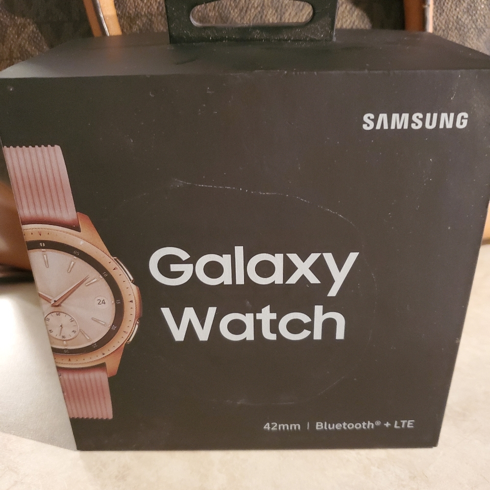 EUC Samsung  Galaxy Rose Gold watch